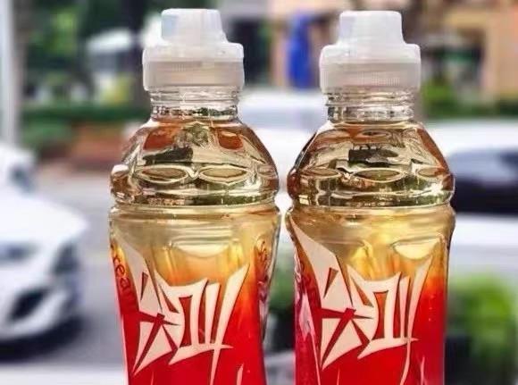 配资炒股门户网 5元红色尖叫被炒到8900元一箱？农夫山泉：已停产，谨慎购买二手商品